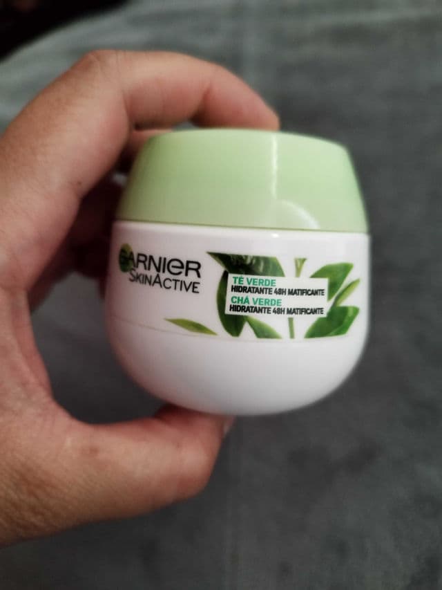 Garnier SkinActive Botanical Day Cream with Green Tea Leaves Hydrate And Mattify review photo by LaDaniLara