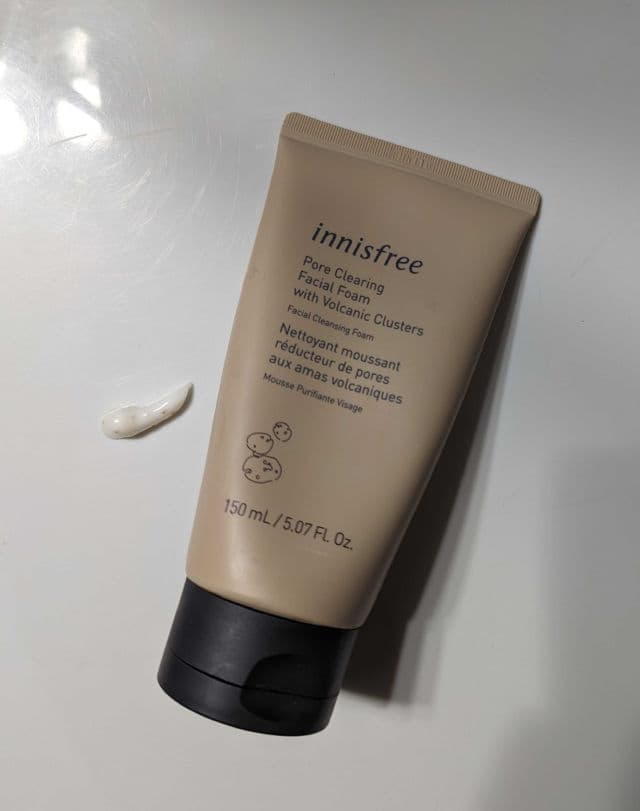 INNISFREE Volcanic Clusters Pore Clearing Facial Foam review photo by merllamicorn