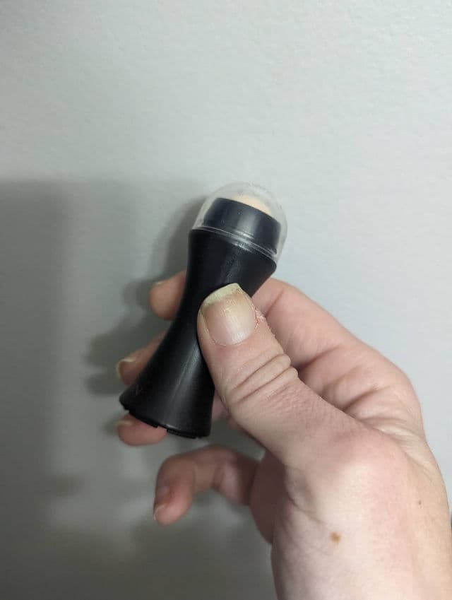 Revlon Oil-Absorbing Volcanic Roller review photo by merllamicorn