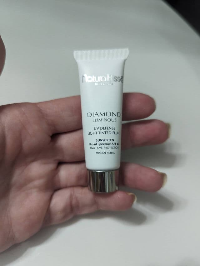 Natura Bisse Barcelona Diamond Luminous Tinted SPF40 review photo by merllamicorn