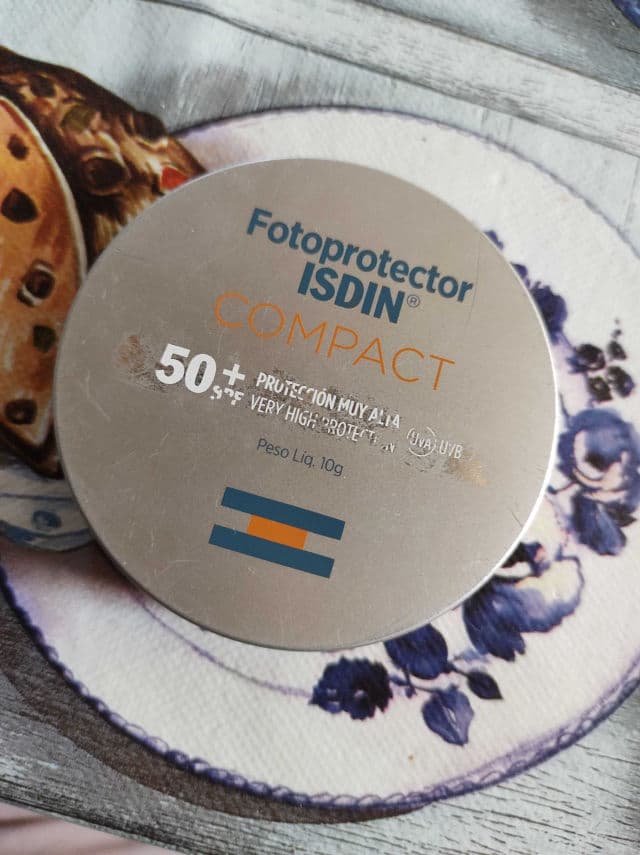 ISDIN Fotoprotector Compact Arena SPF 50+ review photo by camimora