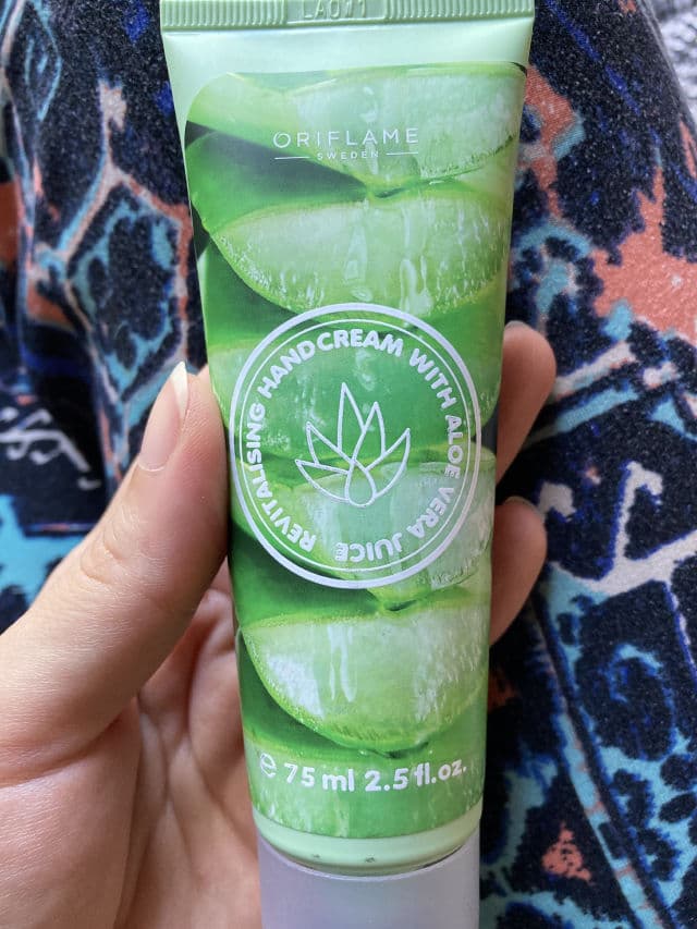 Oriflame Revitalising Hand Cream with Aloe Vera Juice review photo by rociojavibeauty