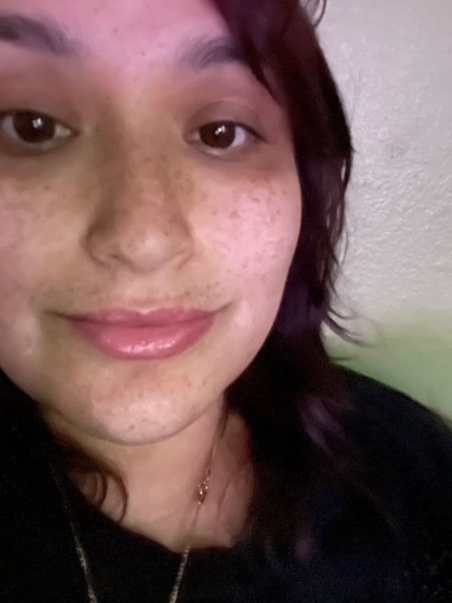 Revlon Kiss Balm SPF 20 review photo by lizethsalas8