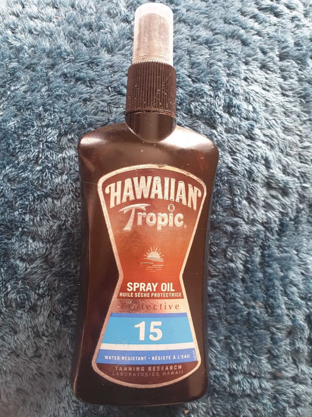 Hawaiian Tropic Tanning Oil Pump Spray SPF15 review photo by Ruth11