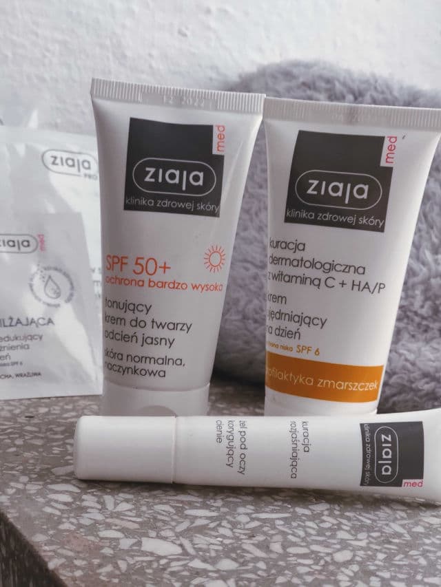 Ziaja Kuracja Ochronna SPF 50+ UVA+UVB Tonujący Krem do Twarzy Odcień Jasny review photo by protectorsolarforeve