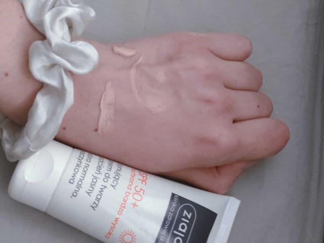 Ziaja Kuracja Ochronna SPF 50+ UVA+UVB Tonujący Krem do Twarzy Odcień Jasny review photo by protectorsolarforeve