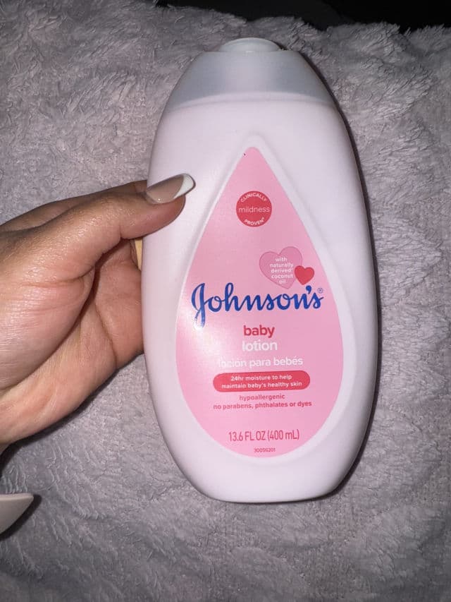 Johnson's Face & Body Lotion Cotton Touch review photo by Mirianbetancourth