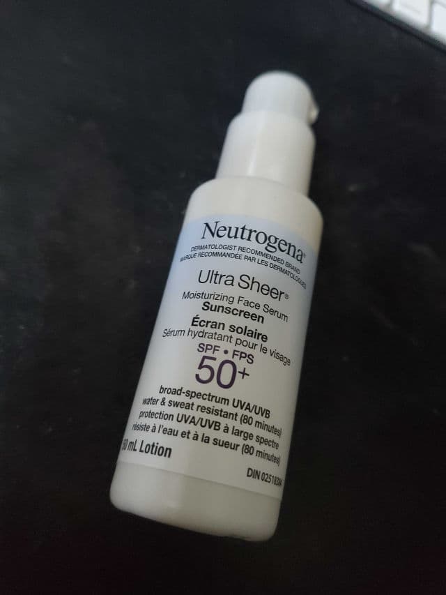 Neutrogena Ultra Sheer Oil-Free Face Serum with Vitamin E SPF 60+ review photo by crimsoncyanide