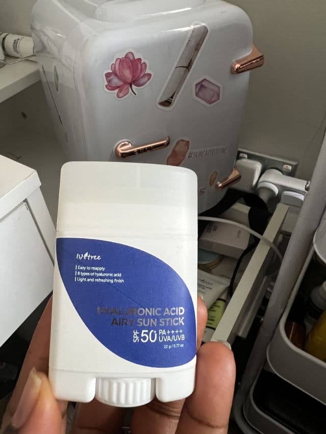 ISNTREE Hyaluronic Acid Airy Sun Stick SPF 50 PA++++ review photo by Pickybella22