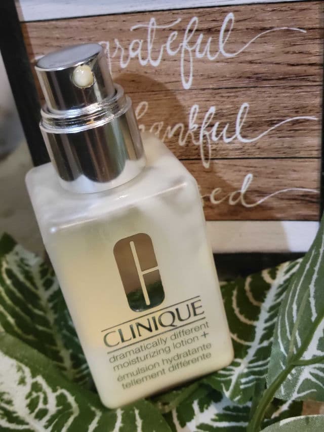 Clinique Dramatically Different Moisturizing Gel review photo by brownchic86