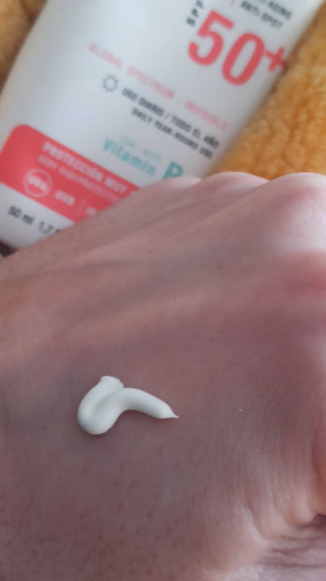 Babaria Multi Protection 360º Photoage SPF50+ review photo by Claripicky