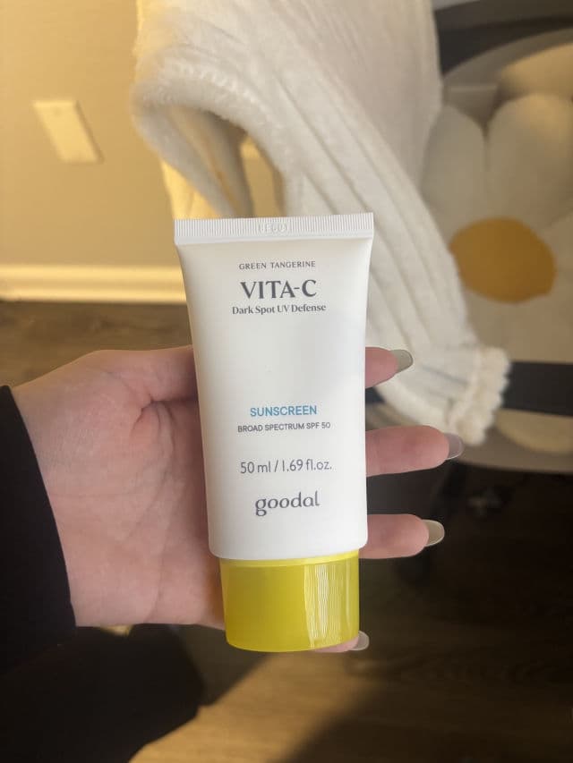 GOODAL Green Tangerine Vita-C Dark Spot UV Defense Sunscreen SPF 50 review photo by hihali030