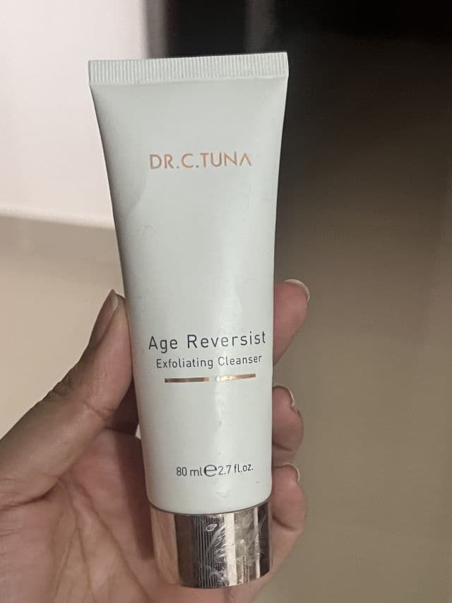 Farmasi Dr. C. Tuna Age Reversist Exfoliating Cleanser review photo by Isismedina