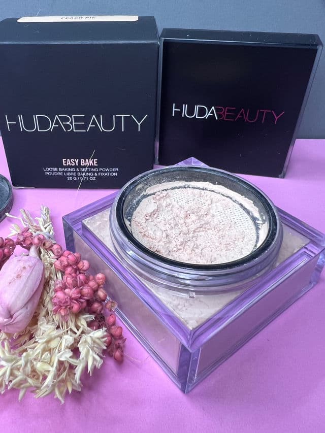Huda Beauty Easy Bake Loose Powder review photo by Foxie1979