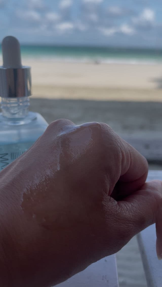 Maxclinic Water Lift Moisture Ampoule review photo by CharisTing