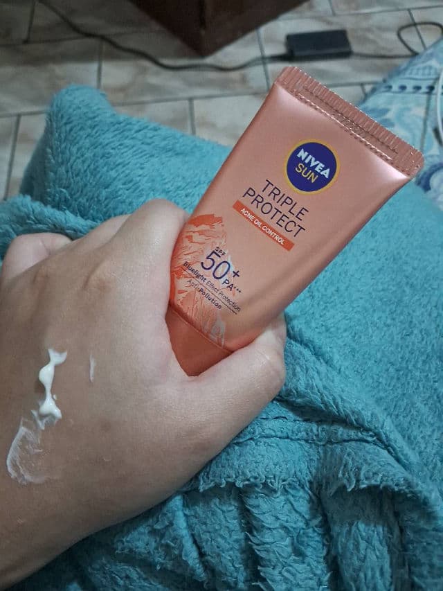 Nivea Sun Triple Protect Acne Oil Control SPF50 review photo by AyameKiryuu