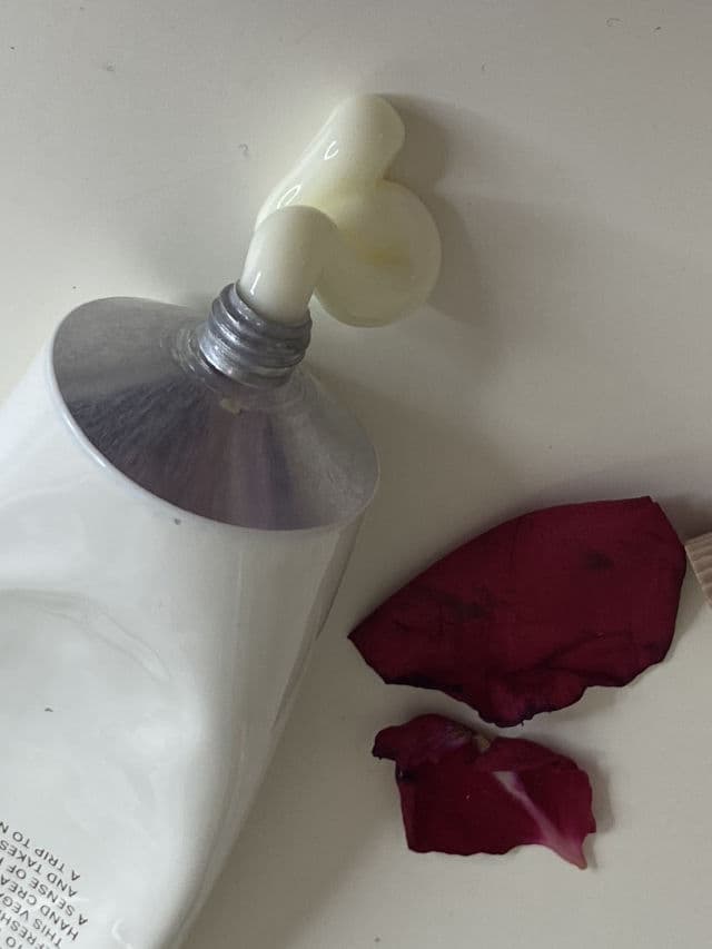 Hue Calm Vegan Relief Hand Cream review photo by Ellizatorre