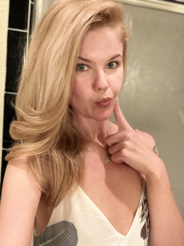 ANAIRUI Skin Care Hyaluronic Acid Serum	 review photo by BohoBeachPeach