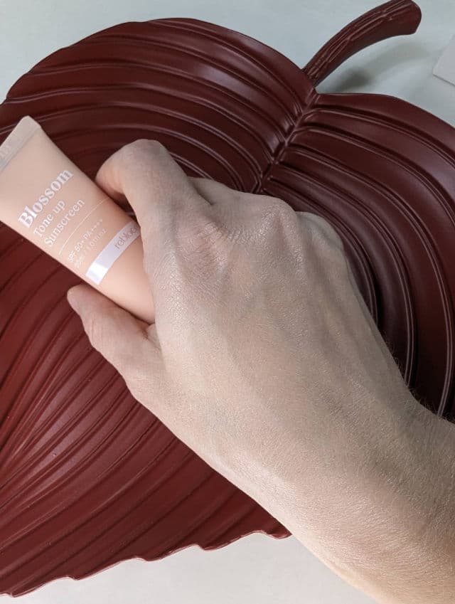 Reblocell Blossom Tone-up Sunscreen SPF50+ PA++++ review photo by olaleks