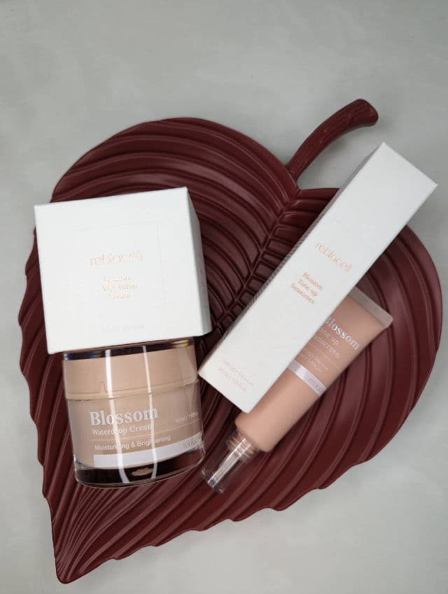 Reblocell Blossom Tone-up Sunscreen SPF50+ PA++++ review photo by olaleks