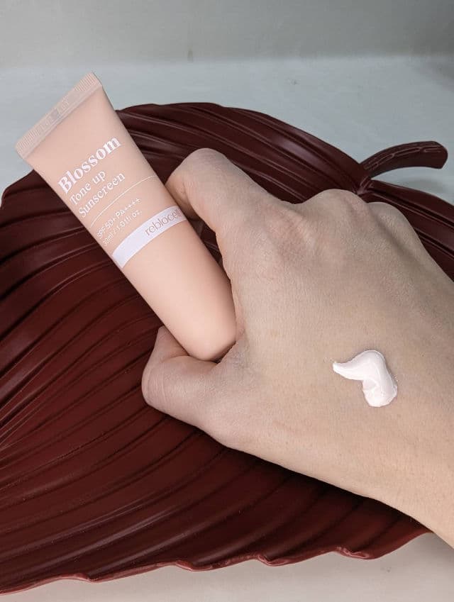 Reblocell Blossom Tone-up Sunscreen SPF50+ PA++++ review photo by olaleks