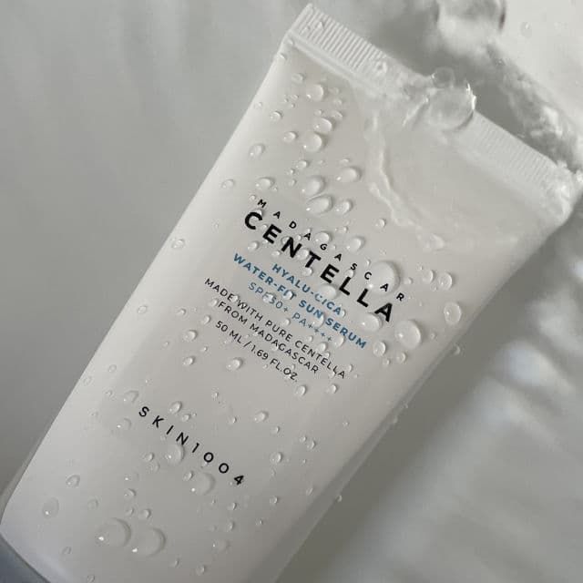 SKIN1004 Madagascar Centella Hyalu-Cica Water-Fit Sun Serum SPF50+ PA++++ review photo by skincarebygiulia