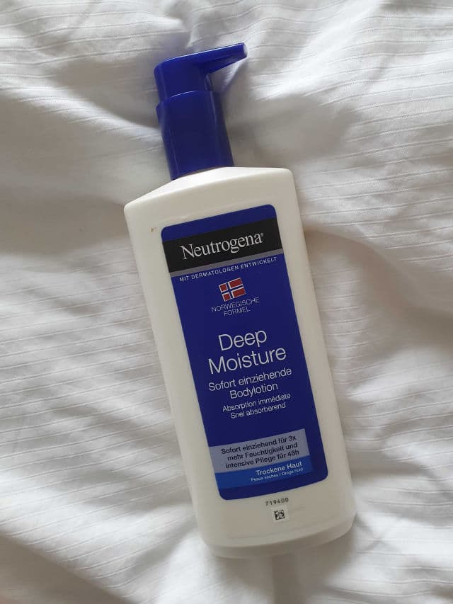Neutrogena Norwegian Formula Deep Moisture Fast Absorbing Body Lotion review photo by Kikisskincare