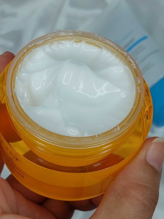 Skinn Cosmetics Divine Elixir Luminous Facial Cream review photo by theskinnation