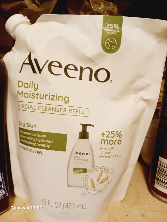 Aveeno Daily Moisturizing Facial Cleanser for Dry Skin review photo by BamaChic