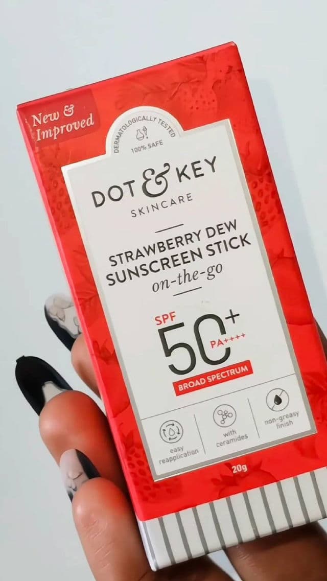 Dot & Key Strawberry Dew Sunscreen Stick SPF50 PA+++ review photo by Shaikhsalwa