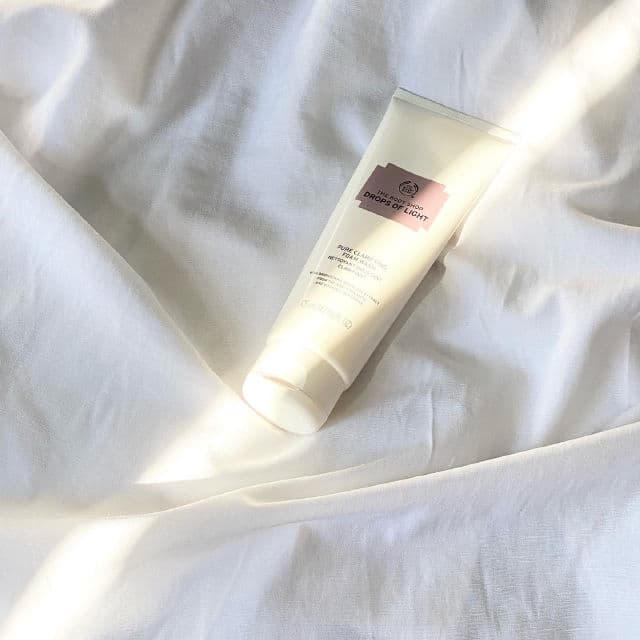 The Body Shop Drops Of Light Pure Clarifying Foam Wash review photo by Dewologyyy