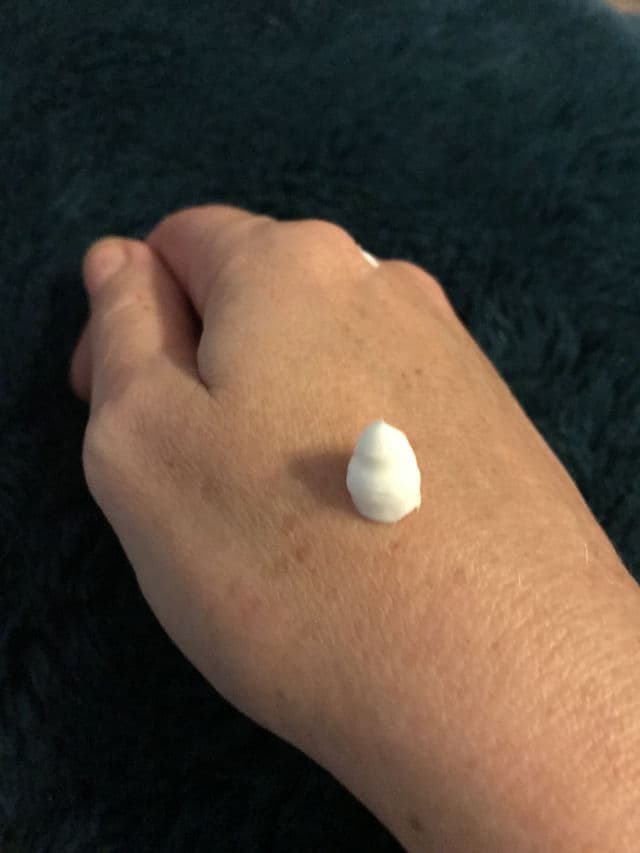 La Roche-Posay Lipikar Moisturising Balm AP+M review photo by peachesandhoney