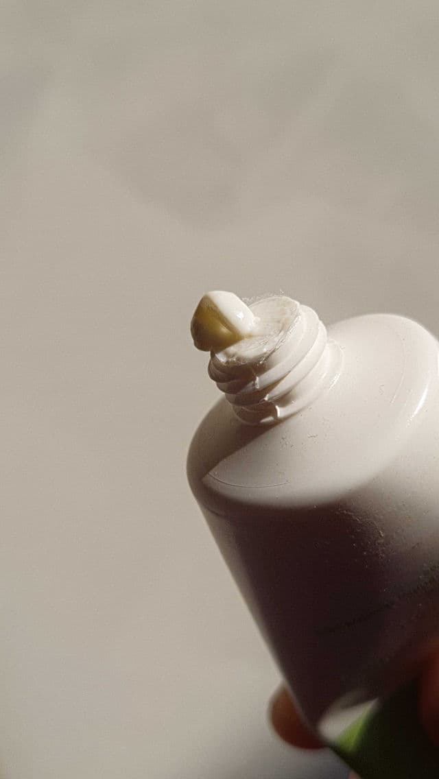 Dot & Key Cica Calming Niacinamide Sunscreen SPF50 PA++++ review photo by Diksha15