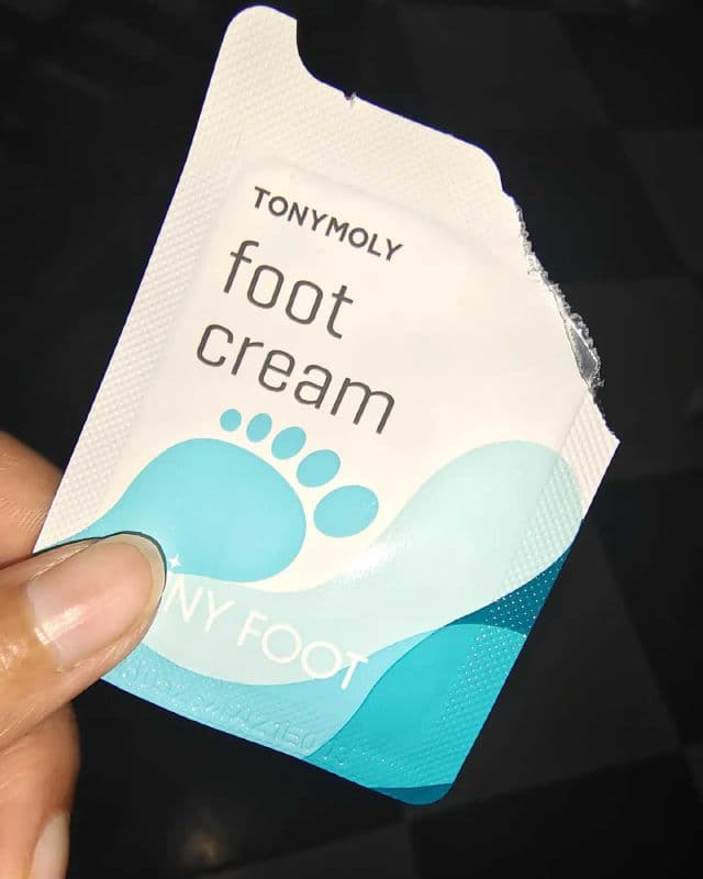 TONYMOLY Shiny Foot Super Peeling Liquid review photo by skincarediaries24