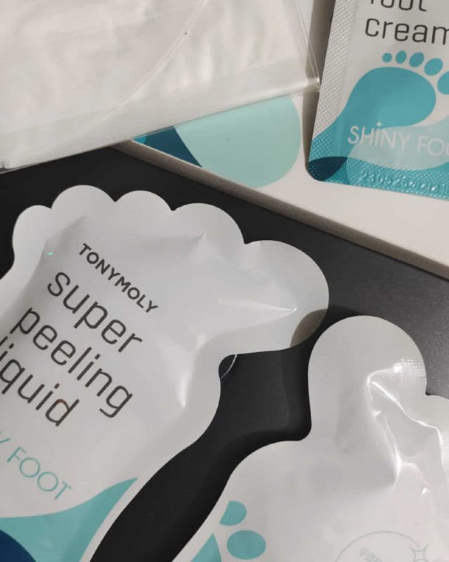 TONYMOLY Shiny Foot Super Peeling Liquid review photo by skincarediaries24