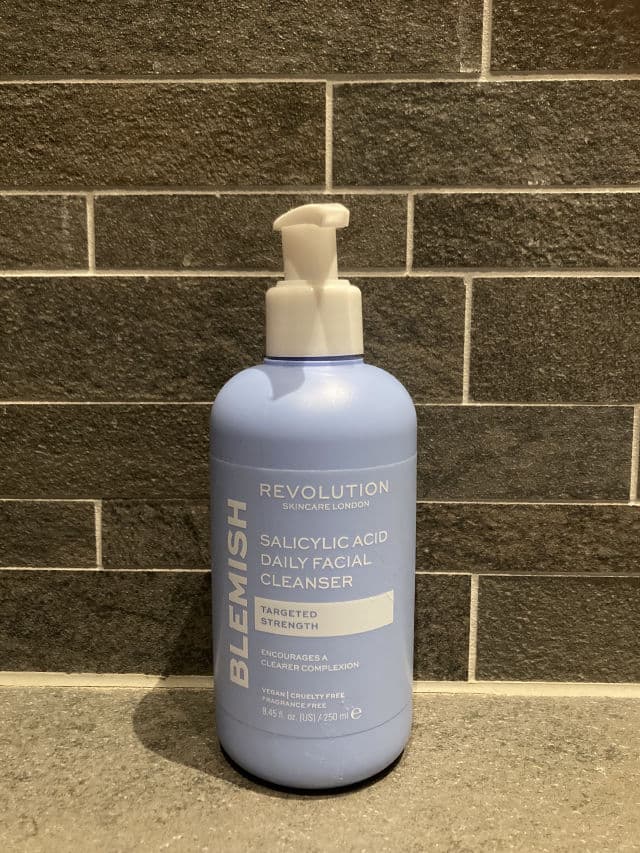Revolution Beauty Blemish Targeting Facial Gel Cleanser with Salicylic Acid review photo by lenk