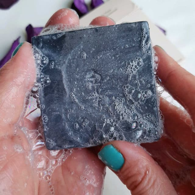 Ondo Beauty 36.5 Charcoal & Willow Purifying Cleansing Bar review photo by makeupeyes10