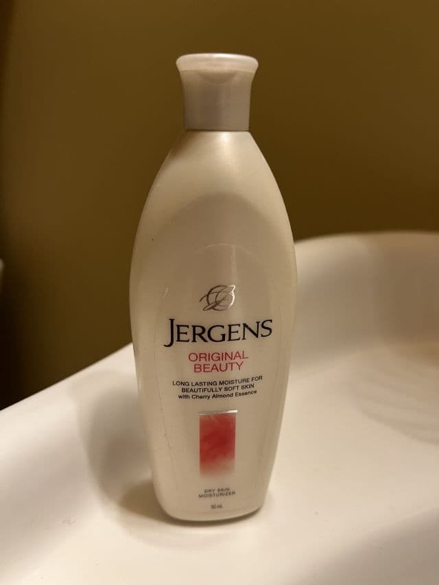 Jergens Skin Renewing Daily Moisturizer review photo by Tsk33