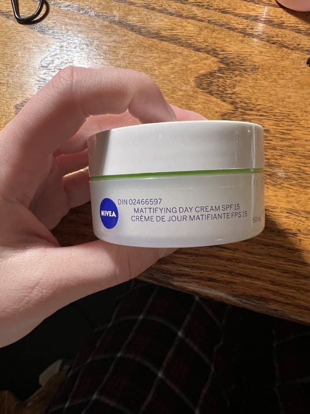 Nivea Perfect & Radiant Even Tone Mattifying Day Cream SPF 15 review photo by poppyseed