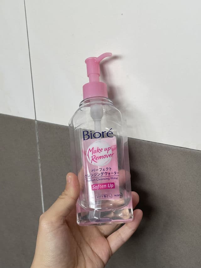 Biore Perfect Cleansing Water Makeup Remover review photo by cccwwww