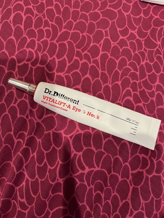 Dr.Different Vitalift-A review photo by Evieana