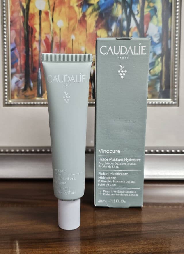 Caudalie Paris Vinopure Moisturizing Mattifying Fluid review photo by OreLu