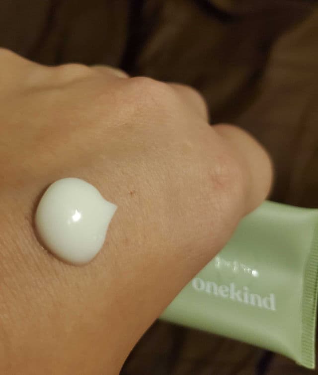 Onekind Mega Multitasker All-Day Moisturizer review photo by OreLu