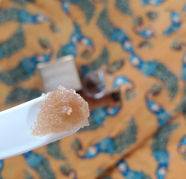 Sara Happ Vanilla Bean Lip Scrub review photo by OreLu