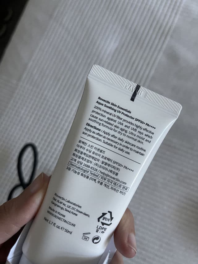 Rovectin Skin Essentials Aqua Soothing UV Protector SPF50+ PA++++ review photo by GossipEve