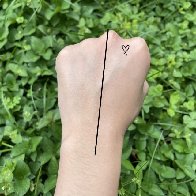 ISNTREE Hyaluronic Acid Watery Sun Gel SPF50+ PA++++ review photo by MinChoLee