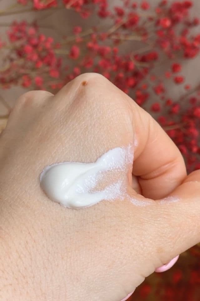 DR. ORACLE Centella Biome Cica Mild Suncream SPF 50+ PA++++ review photo by Iriatopsecret