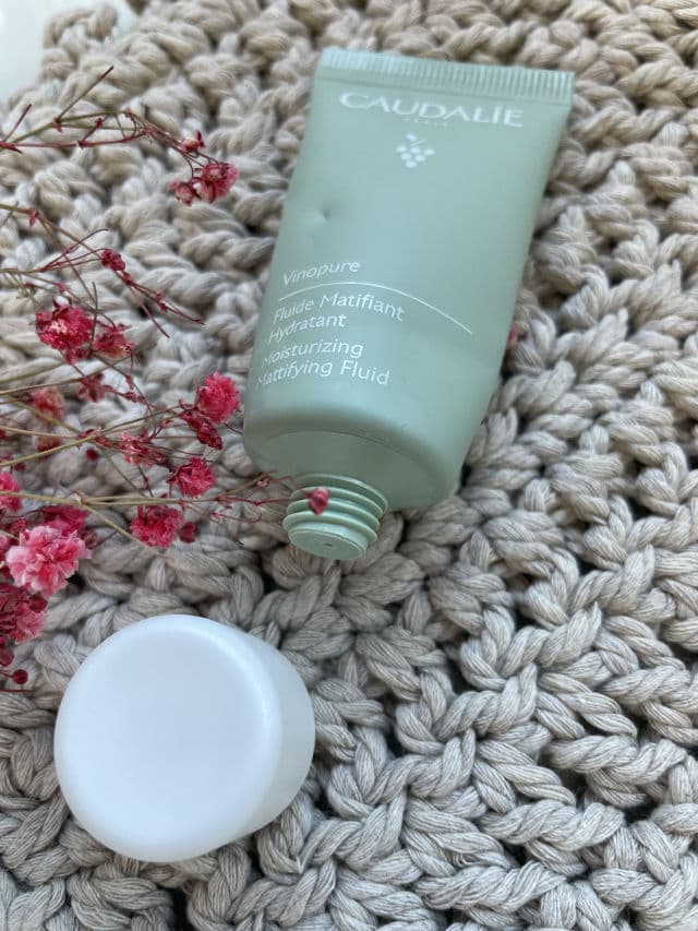 Caudalie Paris Vinopure Moisturizing Mattifying Fluid review photo by Iriatopsecret