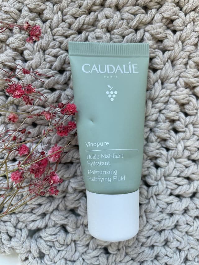 Caudalie Paris Vinopure Moisturizing Mattifying Fluid review photo by Iriatopsecret