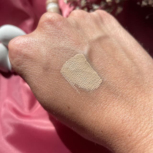 Catrice 001 Neutral Swan review photo by Iriatopsecret